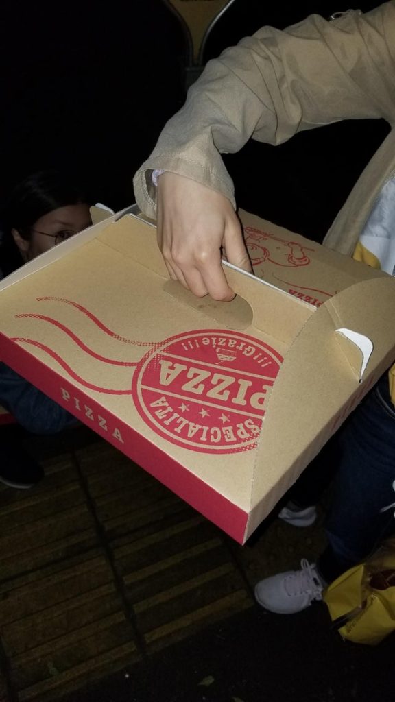 Pizza box has a handle in the middle to make it comfortable to carry